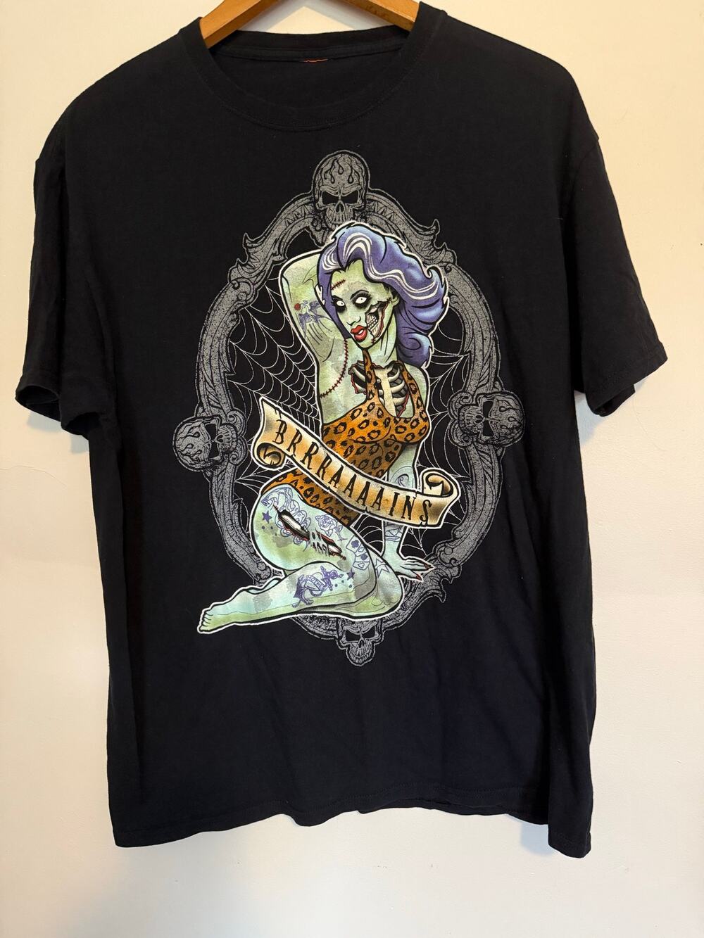 Zombie pin up girl glow in the dark Halloween T-shirt Sz L fits